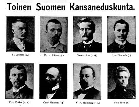 Eduskunnan jäseniä vuodelta 1908.